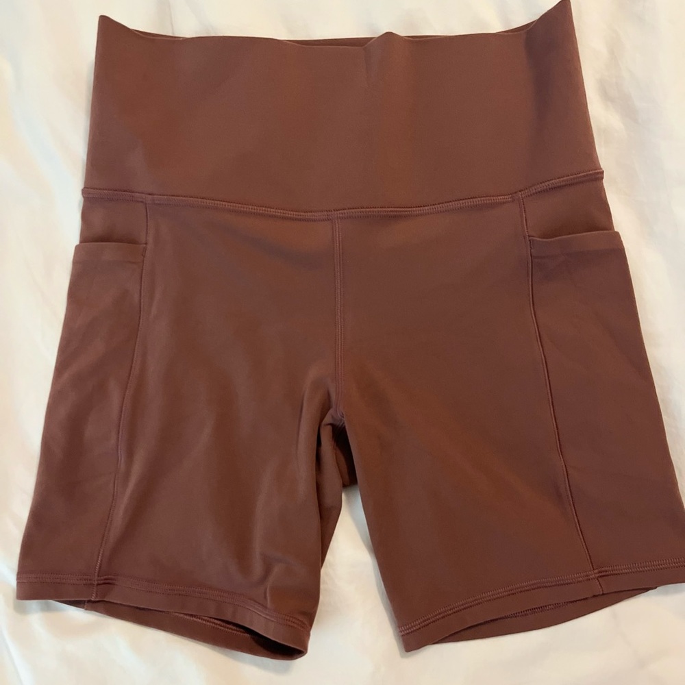 Athleta Women’s Salutation Stash Pocket II 7” Short